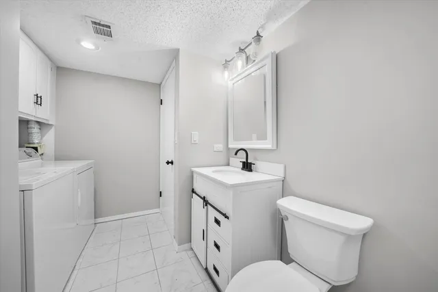 $167,400 | 1500 Rock Run Drive, Unit 2D, Crest Hill, IL 60403