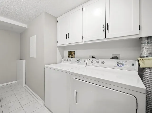 $167,400 | 1500 Rock Run Drive, Unit 2D, Crest Hill, IL 60403