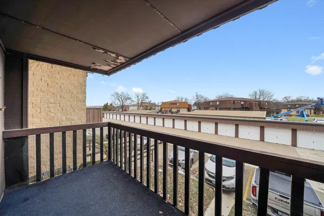 $167,400 | 1500 Rock Run Drive, Unit 2D, Crest Hill, IL 60403