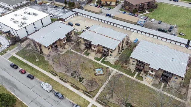 $167,400 | 1500 Rock Run Drive, Unit 2D, Crest Hill, IL 60403