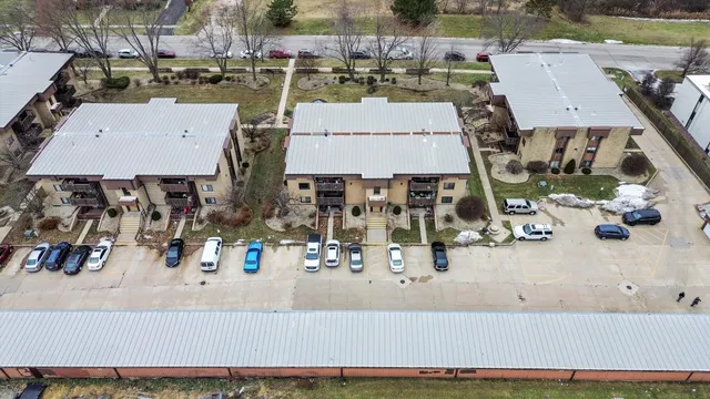 $167,400 | 1500 Rock Run Drive, Unit 2D, Crest Hill, IL 60403