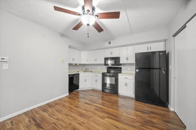 $167,400 | 1500 Rock Run Drive, Unit 2D, Crest Hill, IL 60403