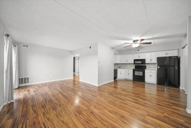 $167,400 | 1500 Rock Run Drive, Unit 2D, Crest Hill, IL 60403