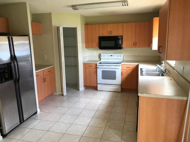 748 Imperial Lake Road West Palm Beach, FL 33413 - Photo 4 of 16 IMG_5396
