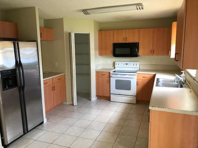 748 Imperial Lake Road West Palm Beach, FL 33413 - Photo 5 of 16 IMG_5397