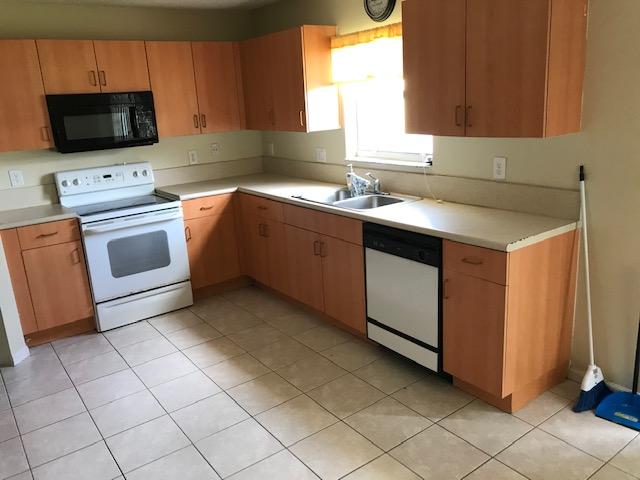 748 Imperial Lake Road West Palm Beach, FL 33413 - Photo 6 of 16 IMG_5398