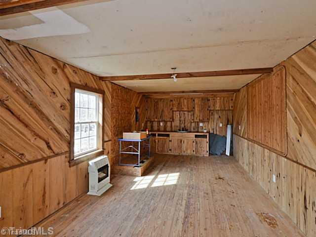 5075 Waller Road Pfafftown, NC 27040 - Photo 14 of 16 Workshop.