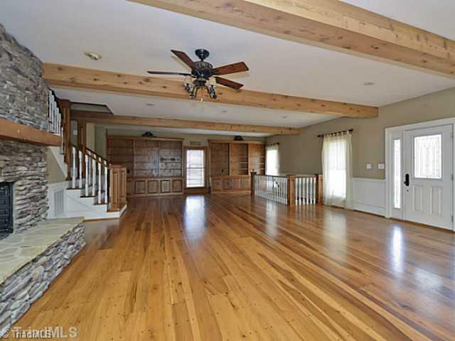 5075 Waller Road Pfafftown, NC 27040 - Photo 3 of 16 Living Room.