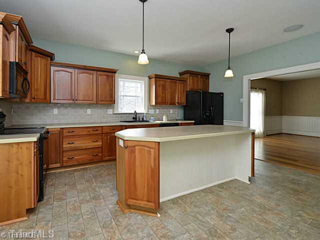 5075 Waller Road Pfafftown, NC 27040 - Photo 5 of 16 Kitchen.