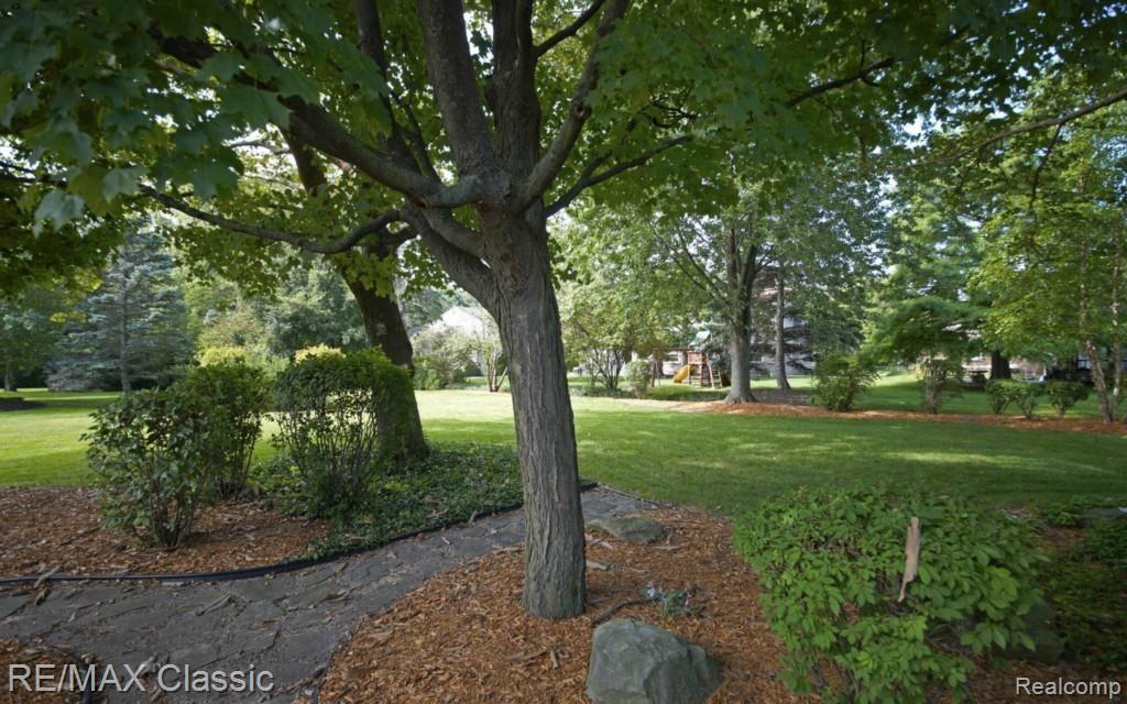 11745 Wildwing Road Plymouth, MI 48170 - Photo 22 of 24 23-photo-web-1680x1050-450853.jpg