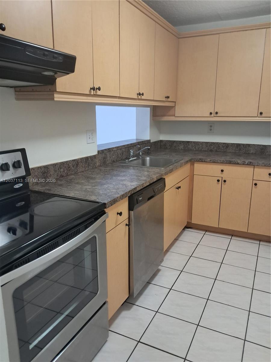 8420 Southwest 133rd Avenue Road, Unit 120 Miami, FL 33183 - Photo 5 of 23