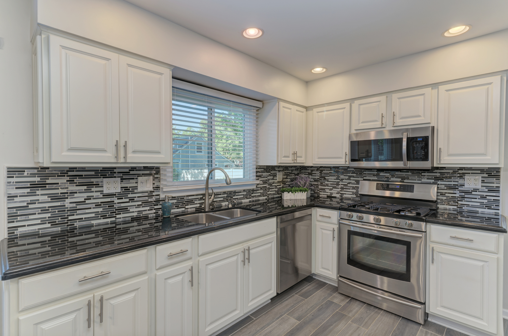 1249 Stonegate Road Naperville, IL 60540 - Photo 15 of 49