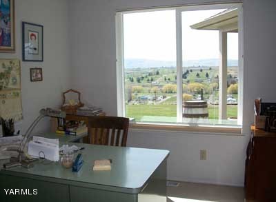 12216 West Barrett Road Yakima, WA 98908 - Photo 13 of 21 a dining room with table and chairs