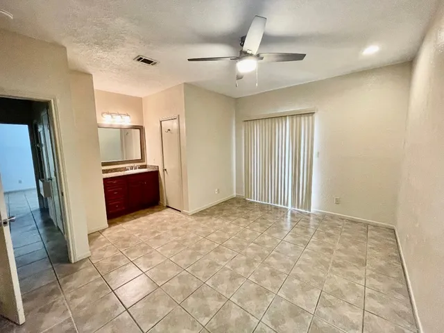 $1,225 | 421 West San Antonio Street, Unit J1, San Marcos, TX 78666