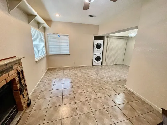 $1,225 | 421 West San Antonio Street, Unit J1, San Marcos, TX 78666