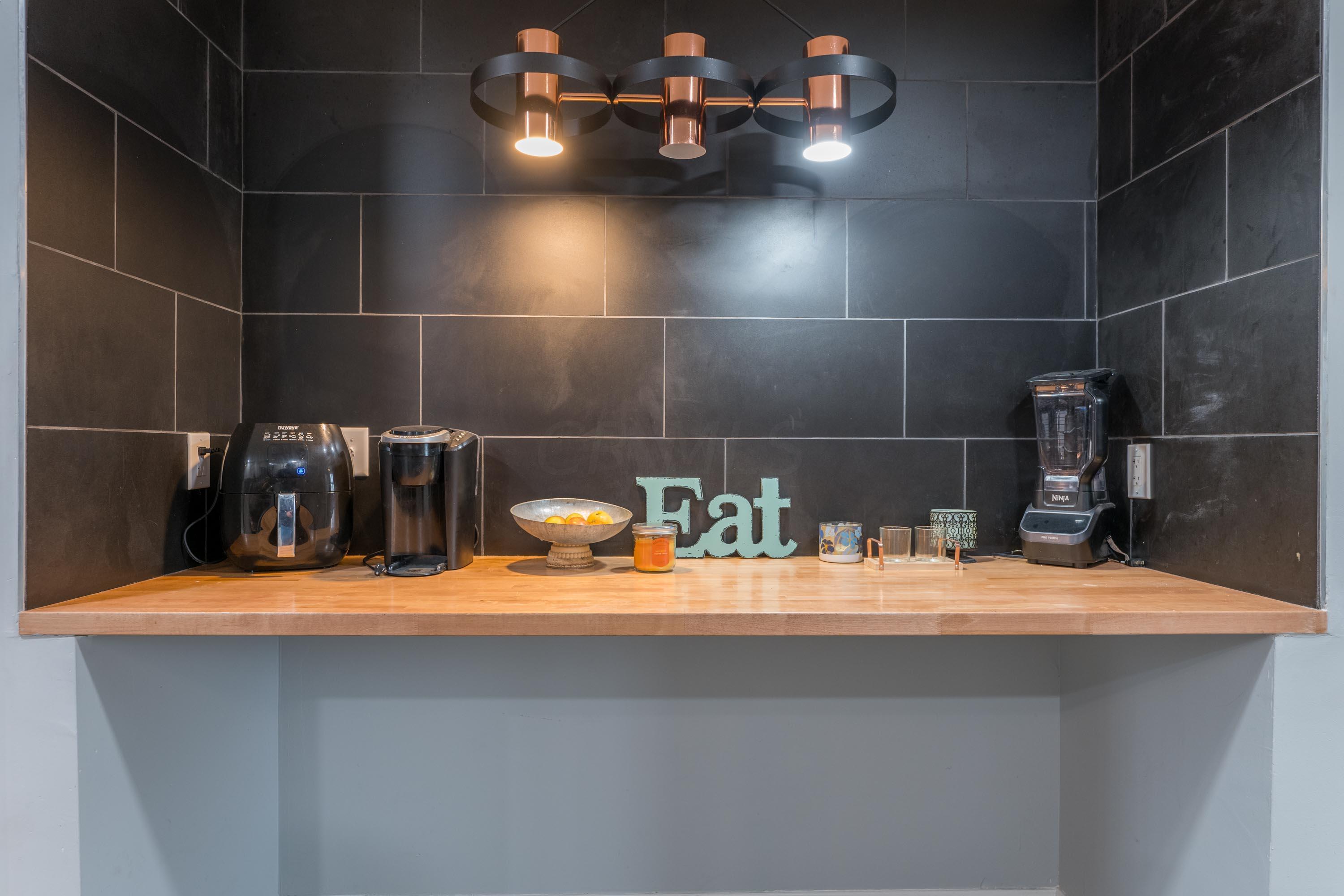 658 Glendora Road Columbus, OH 43207 - Photo 12 of 40 Coffee Bar