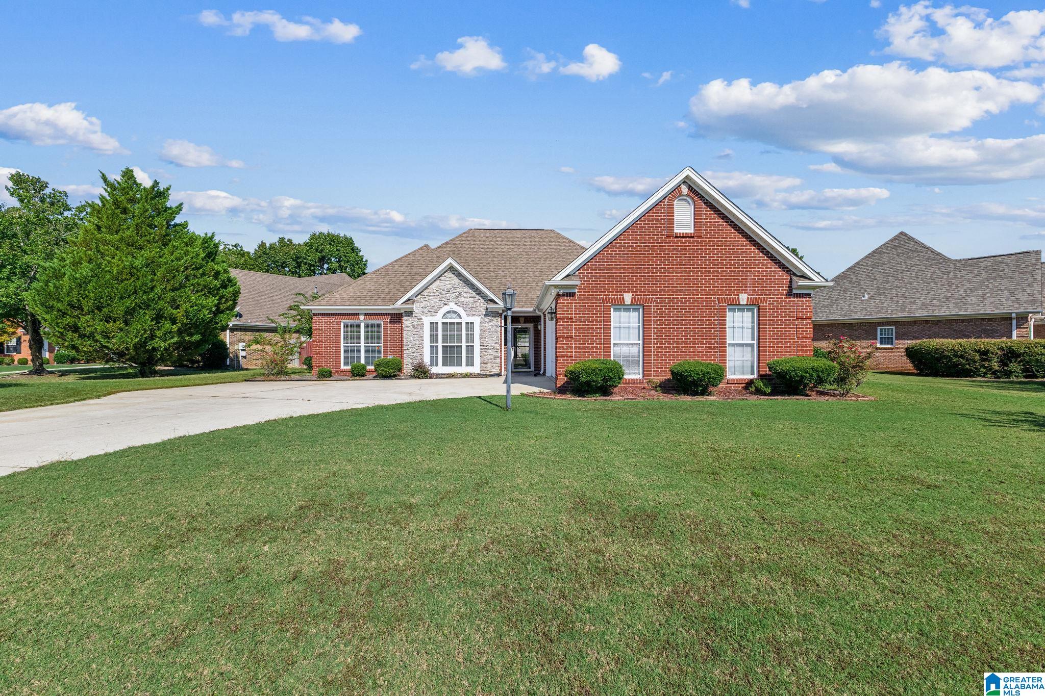 301 Wixford Trace Alabaster, AL 35007 - Photo 2 of 32