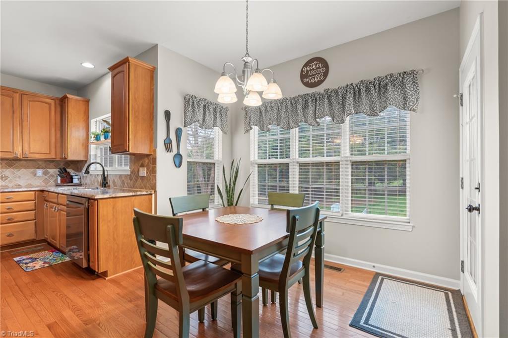2923 Shady View Drive High Point, NC 27265 - Photo 14 of 40 Eat in kitchen area