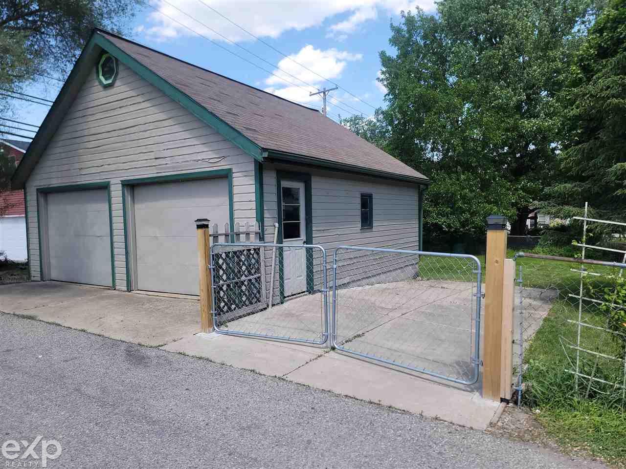 255 East Lafayette Street Romeo, MI 48065 - Photo 6 of 27 50076892-5.JPG