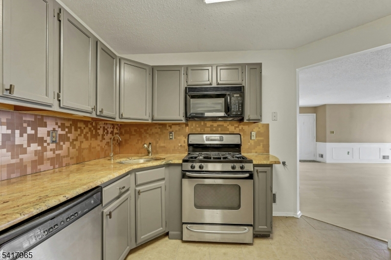 1192 Richmond Road, Unit 1192 Mahwah, NJ 07430 - Photo 8 of 17