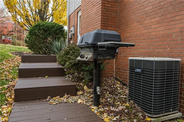 a view of a pathway of a building