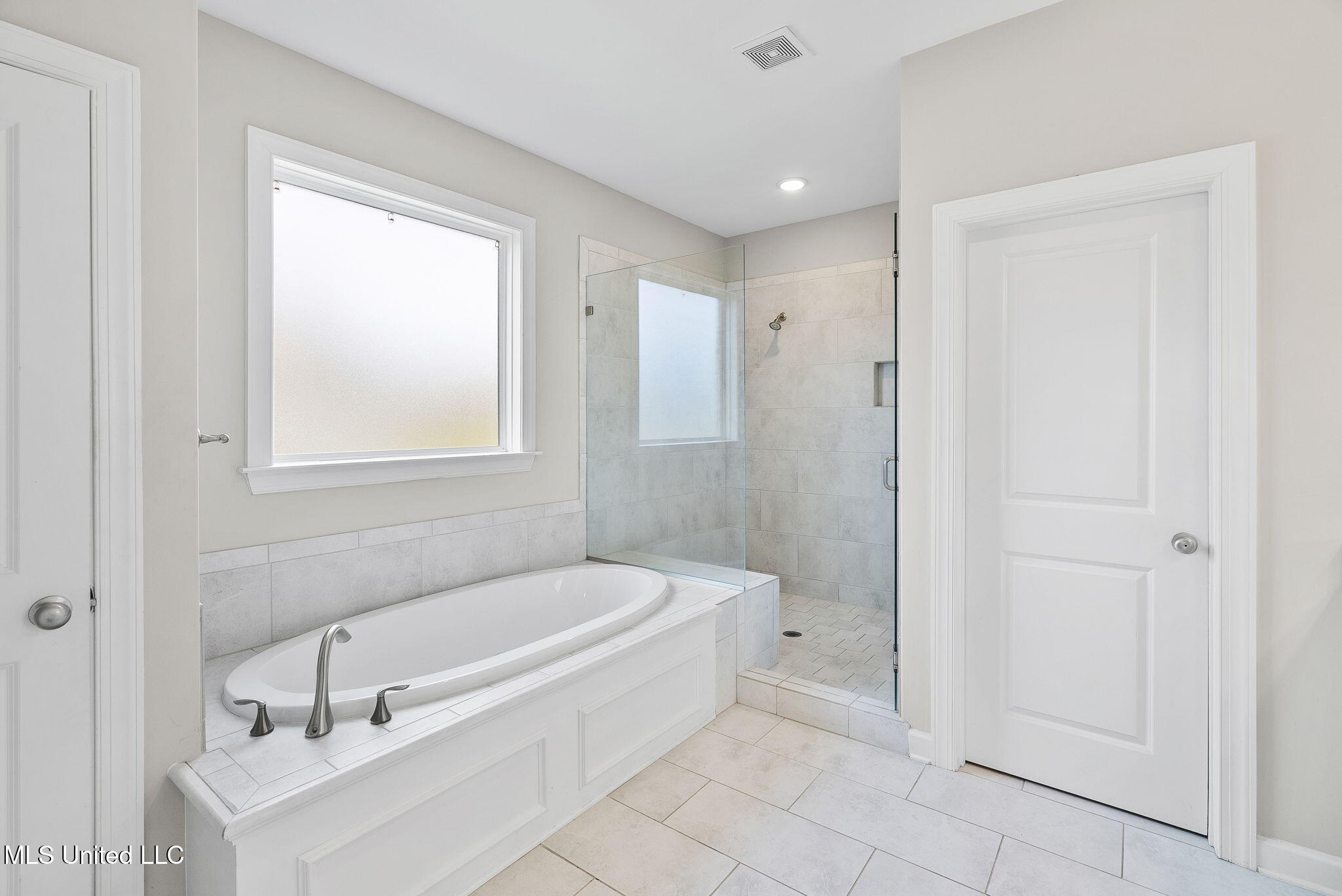 13377 Berkstone Loop Olive Branch, MS 38654 - Photo 23 of 48 23-web-or-mls-13377 Berkstone Loop-22