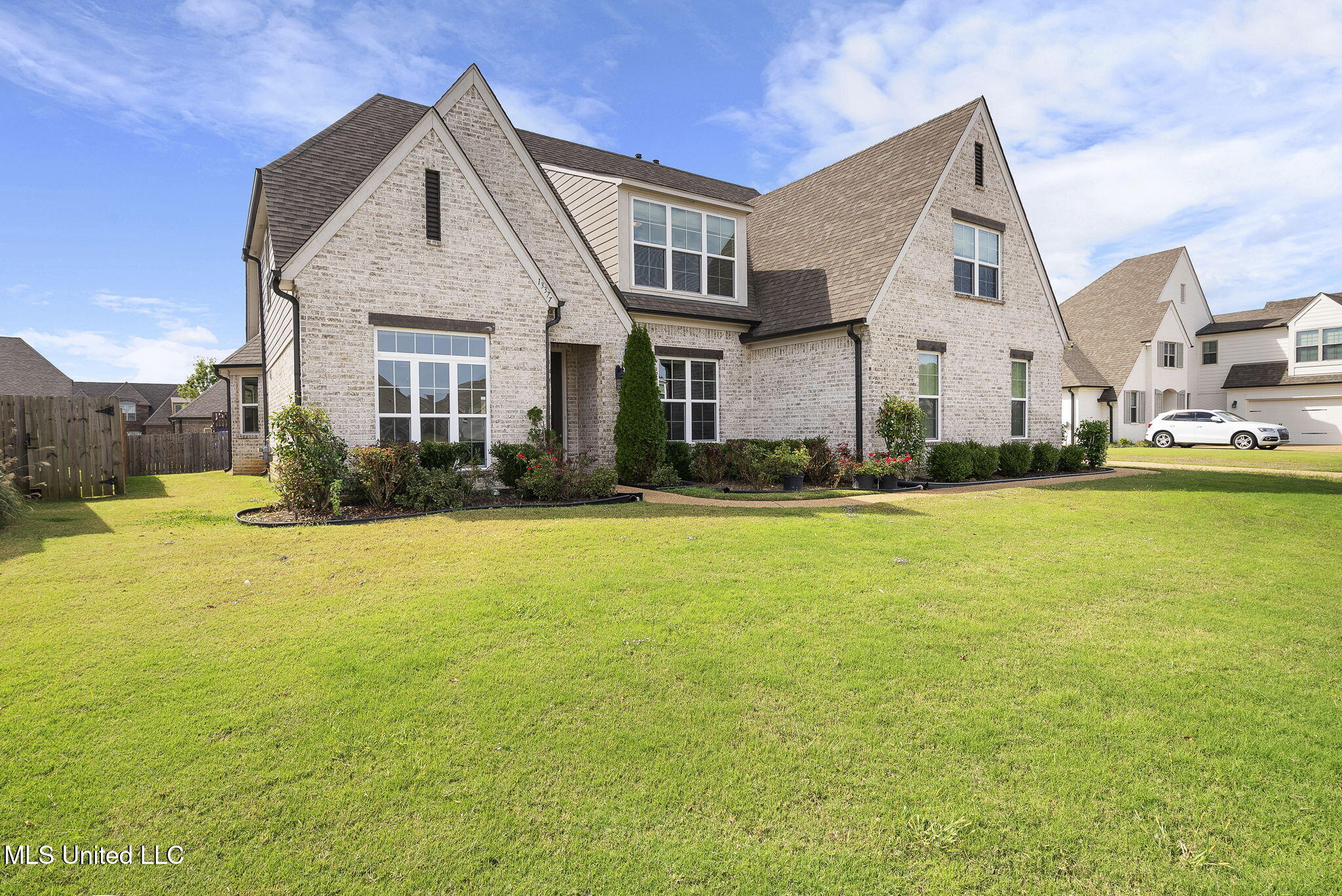 13377 Berkstone Loop Olive Branch, MS 38654 - Photo 3 of 48 3-web-or-mls-13377 Berkstone Loop-02