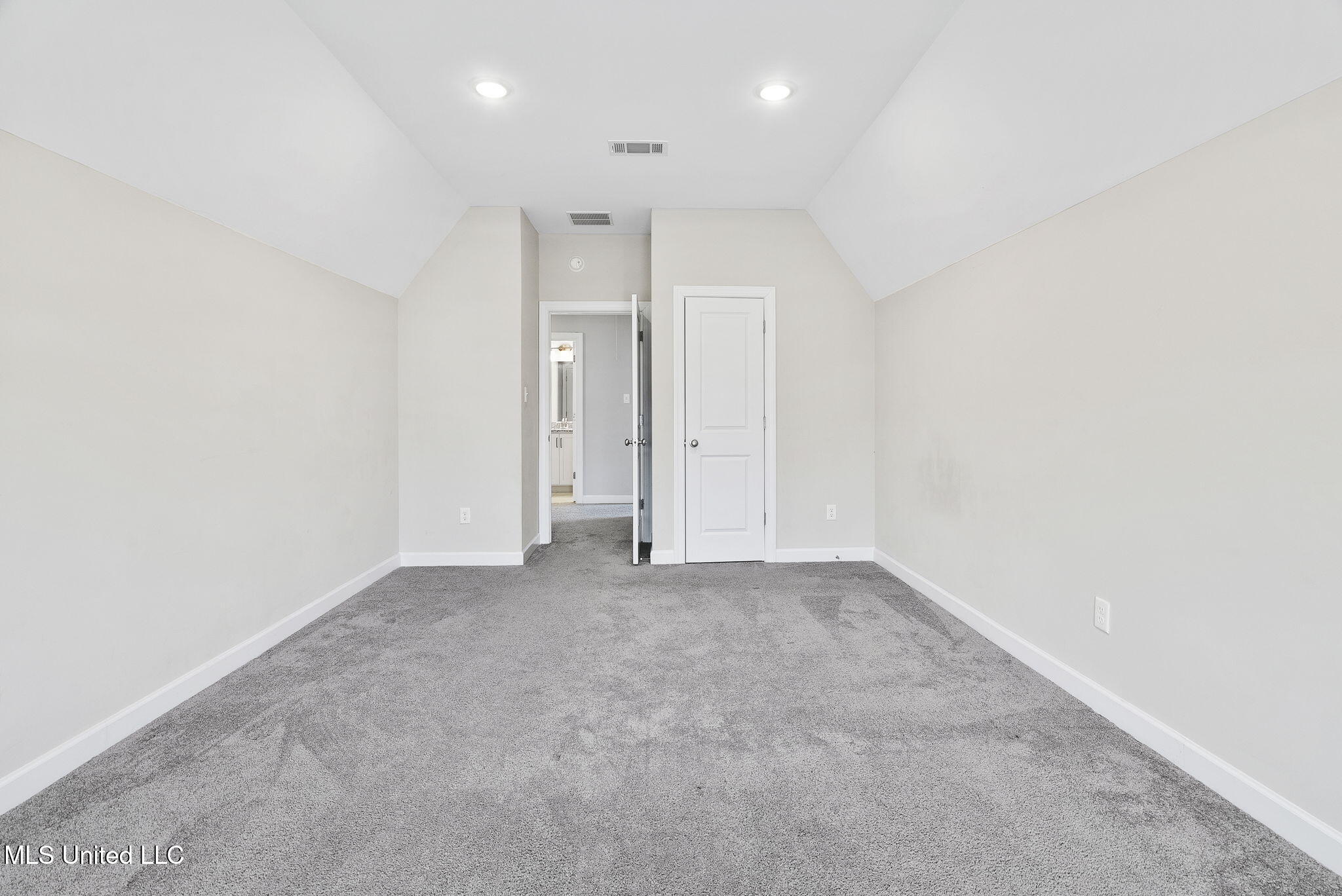 13377 Berkstone Loop Olive Branch, MS 38654 - Photo 35 of 48 35-web-or-mls-13377 Berkstone Loop-34