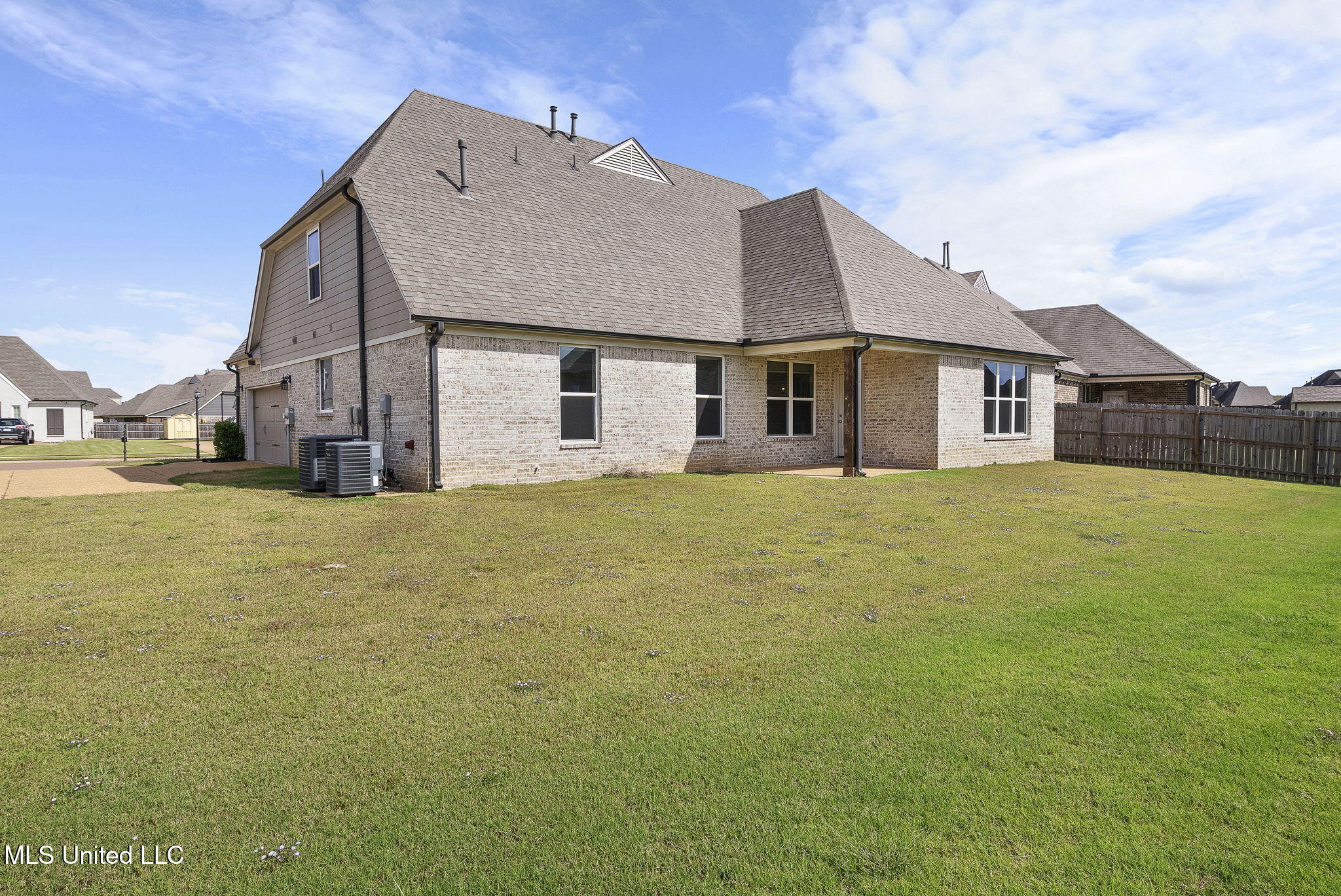 13377 Berkstone Loop Olive Branch, MS 38654 - Photo 41 of 48 41-web-or-mls-13377 Berkstone Loop-40