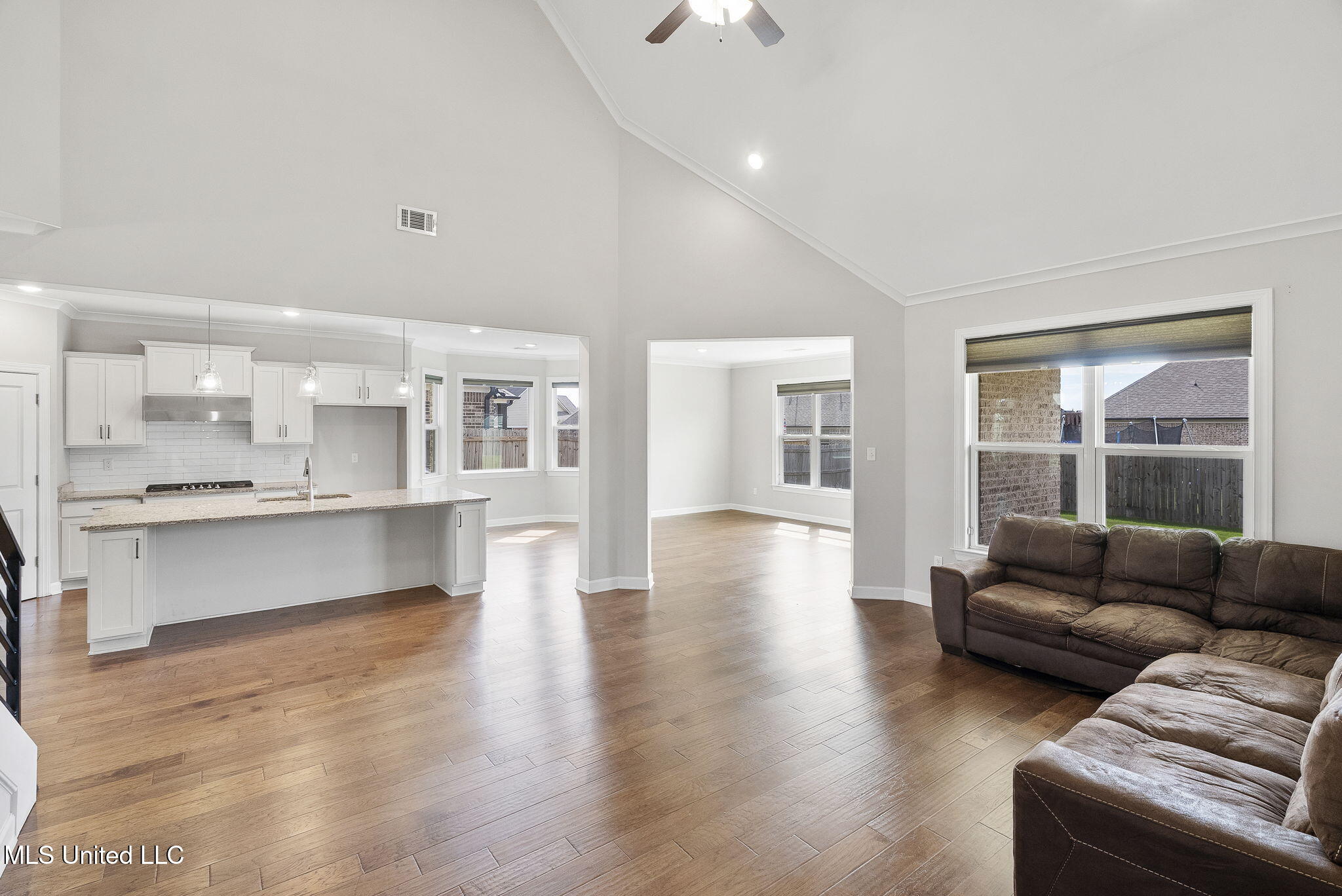 13377 Berkstone Loop Olive Branch, MS 38654 - Photo 10 of 48 10-web-or-mls-13377 Berkstone Loop-09