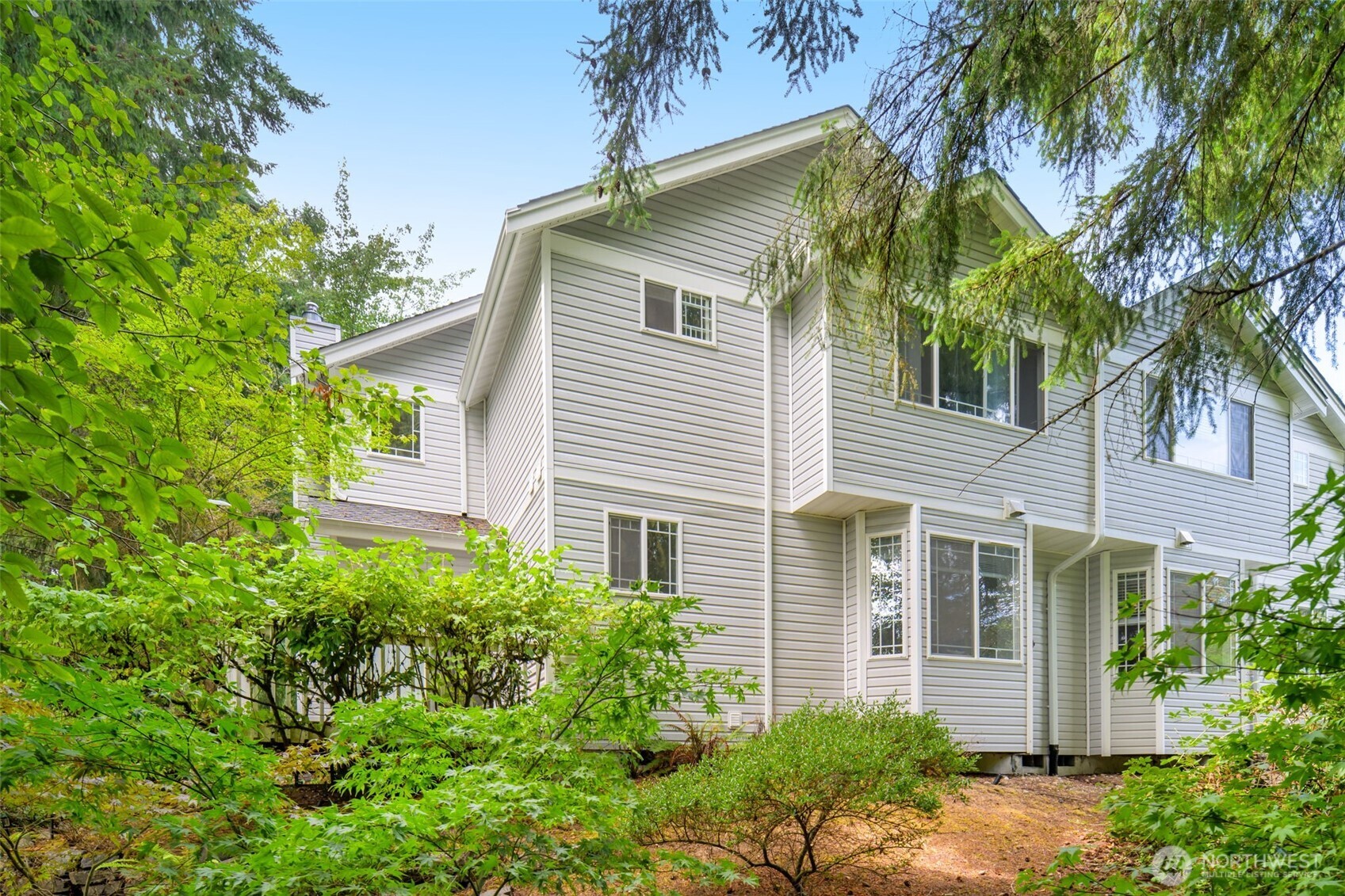 4748 Lakeshore Lane Southeast, Unit B Olympia, WA 98513 - Photo 22 of 31 front view of a house with a garden