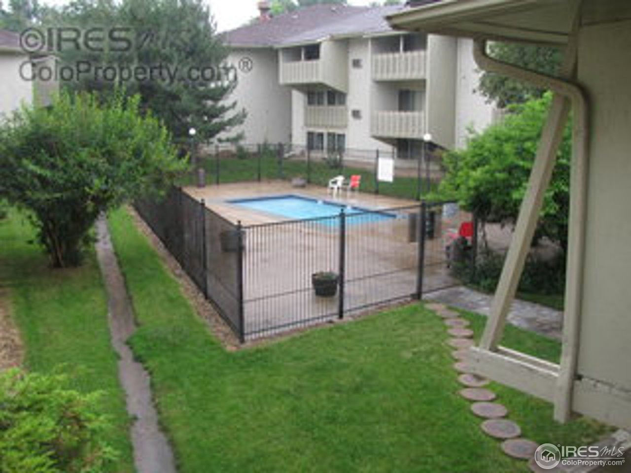 2707 Valmont Road, Unit 202B Boulder, CO 80304 - Photo 1 of 15 a view of backyard with a garden and plants