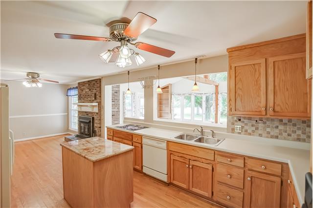 3957 Baxter Road Joelton, TN 37080 - Photo 3 of 20 Kitchen and breakfast room lead out to Florida Room