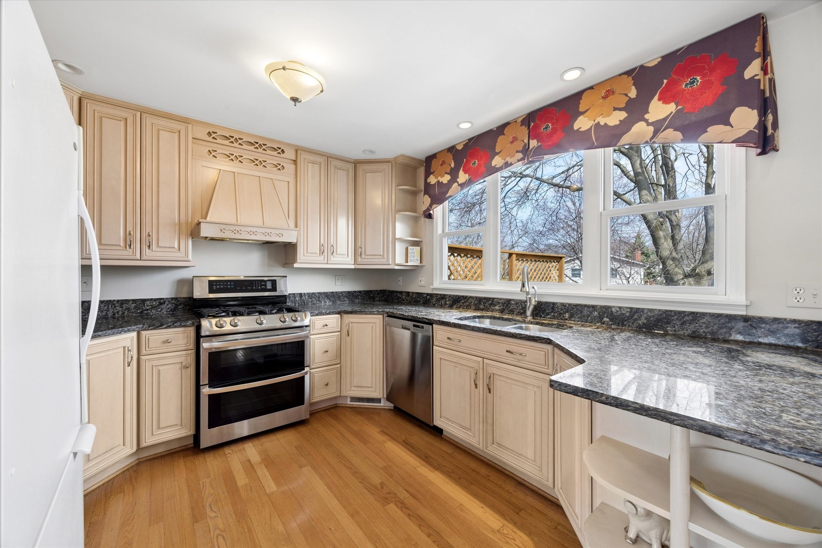 710 Maple Lane Darien, IL 60561 - Photo 5 of 35