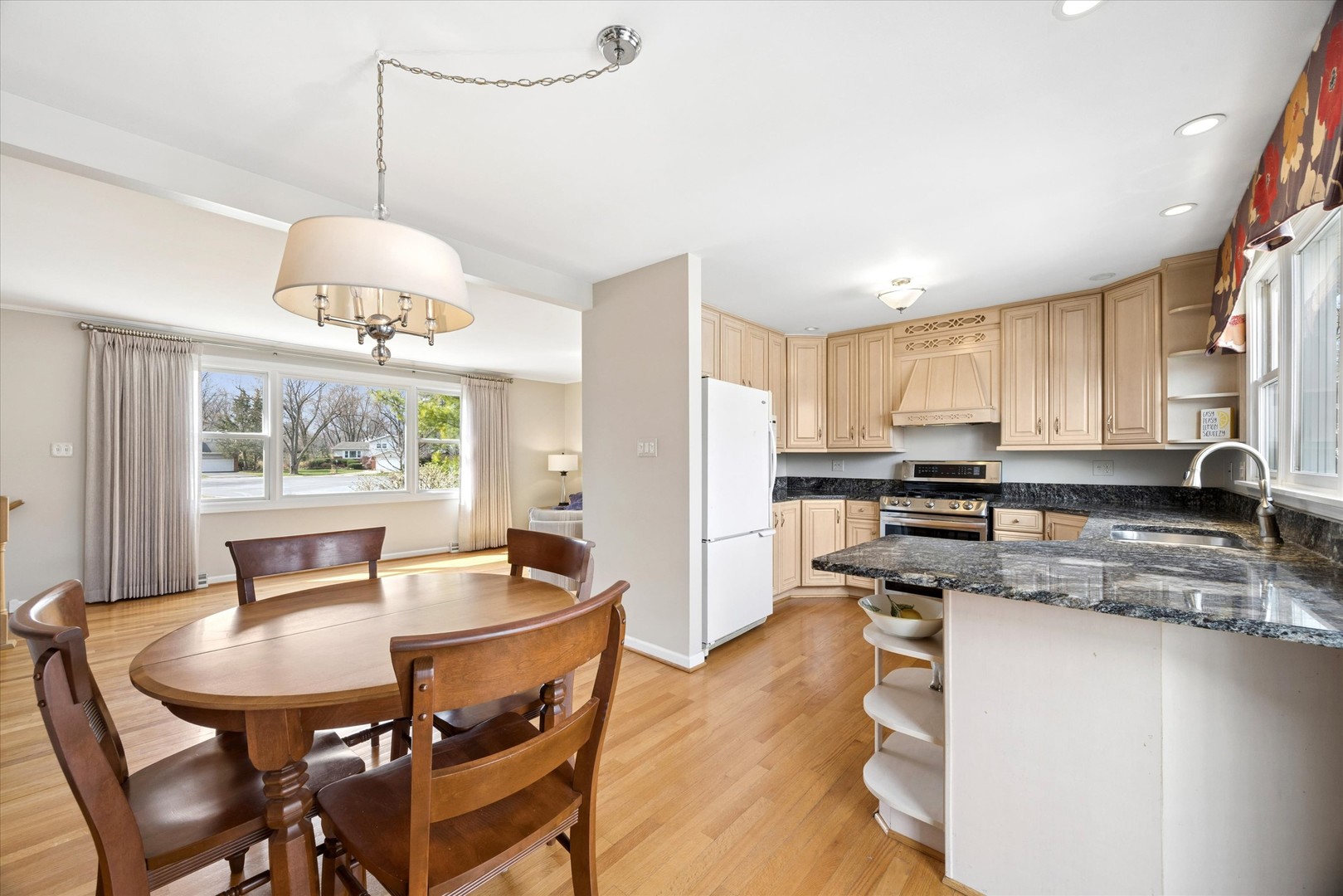 710 Maple Lane Darien, IL 60561 - Photo 7 of 35