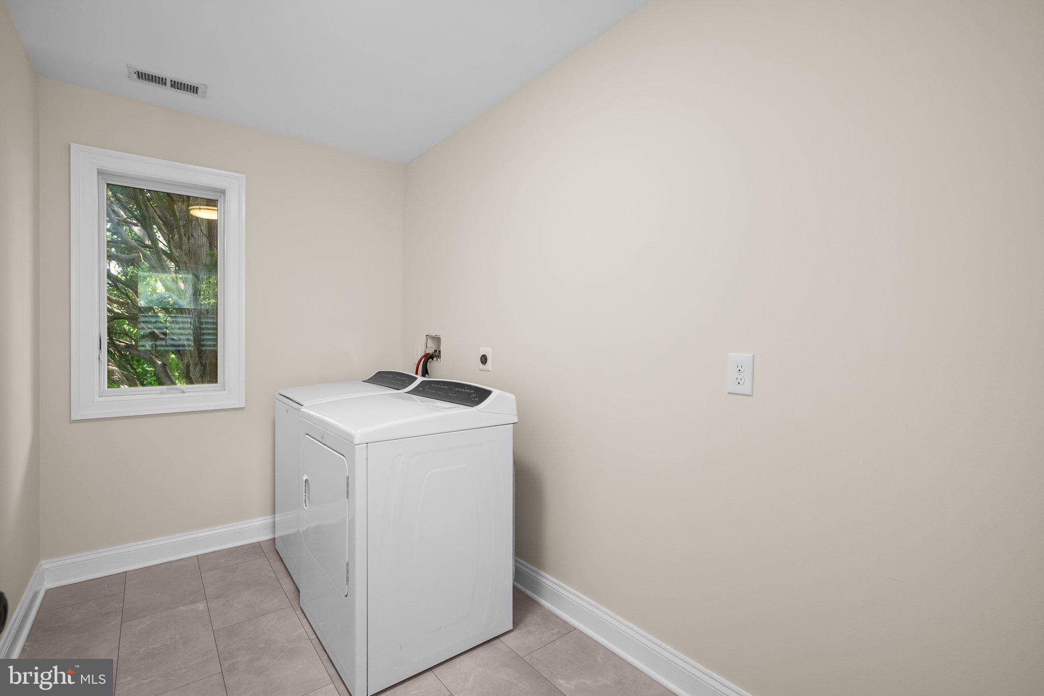 1088 River Bay Road Annapolis, MD 21409 - Photo 42 of 58 Upper level laundry