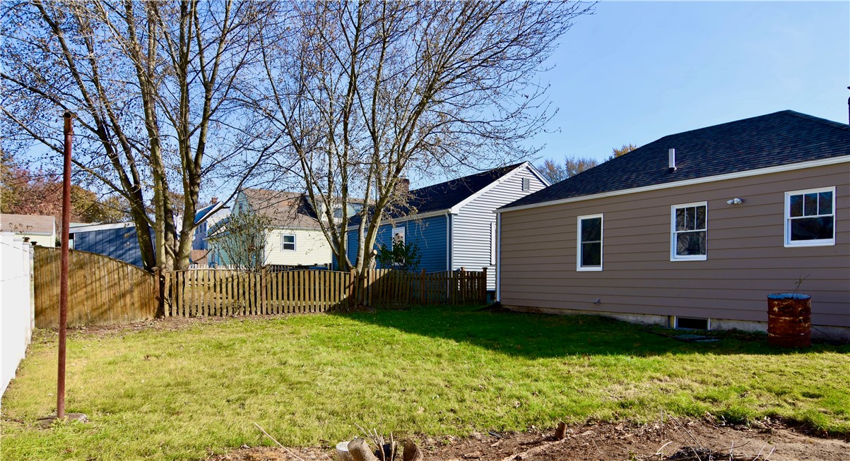 960 Diamond Hill Road Woonsocket, RI 02895 - Photo 4 of 17