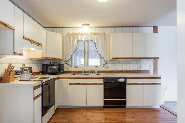 $489,000 | 280 Huttleston Avenue, Fairhaven, MA 02719