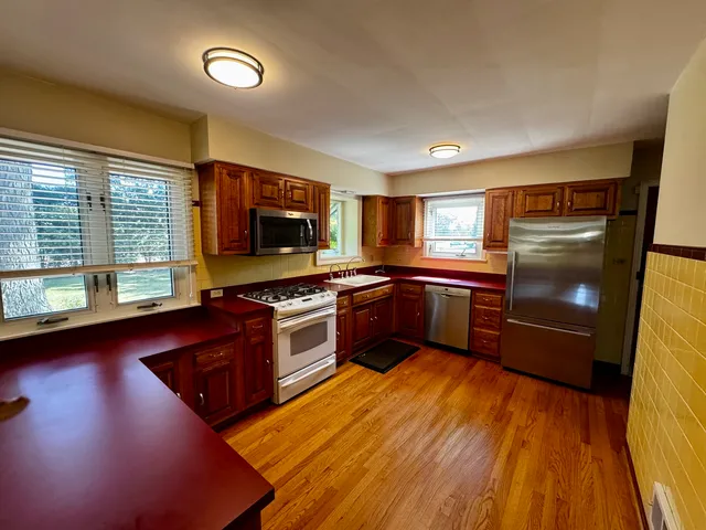 $1,750,000 | 305 South Lambert Road, Glen Ellyn, IL 60137