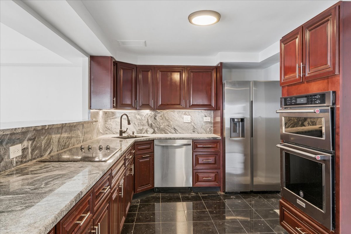 175 East Delaware Place, Unit 8304 Chicago, IL 60611 - Photo 8 of 26