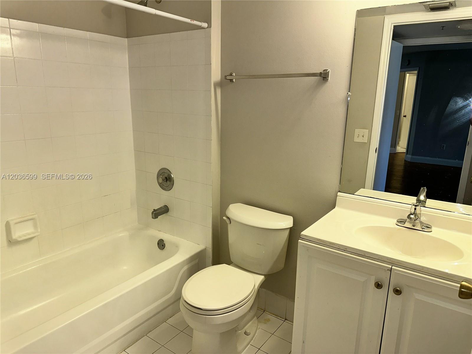 460 South Park Road, Unit 6203 Hollywood, FL 33021 - Photo 14 of 32 2ND BATHROOM