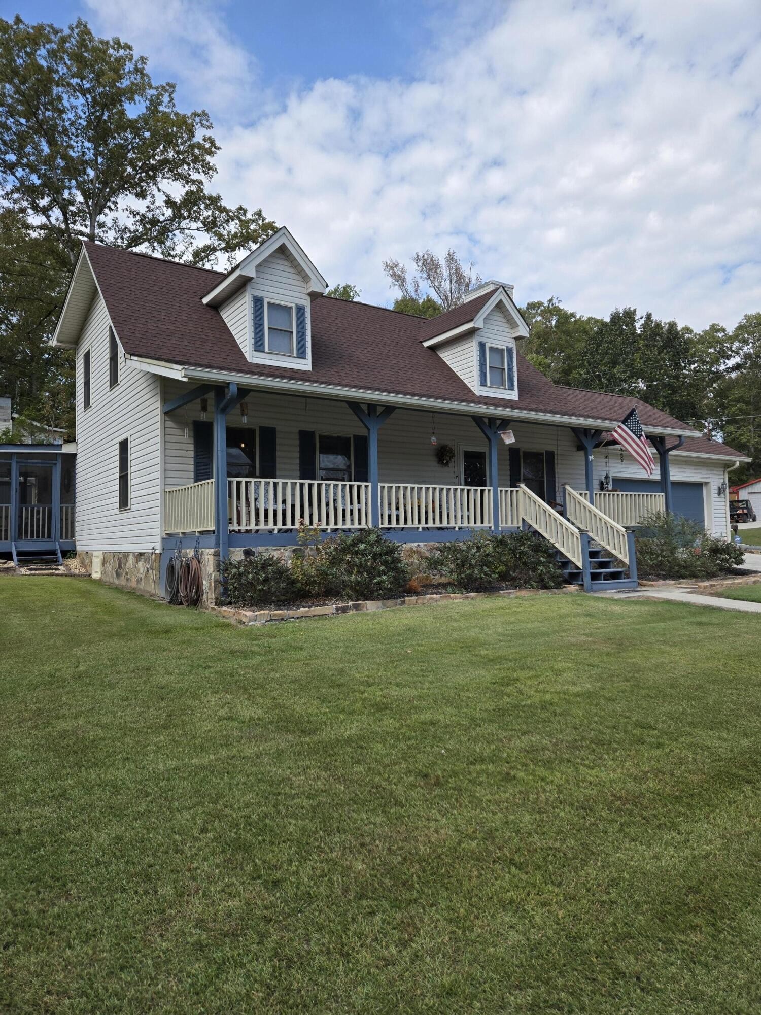 8441 Toestring Valley Road Spring City, TN 37381 - Photo 4 of 39 a front view of a house with garden