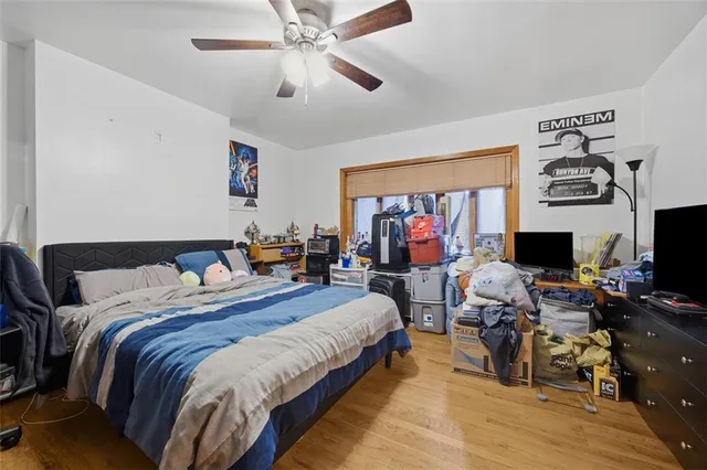 a en suite bathroom with a sink mirror and vanity