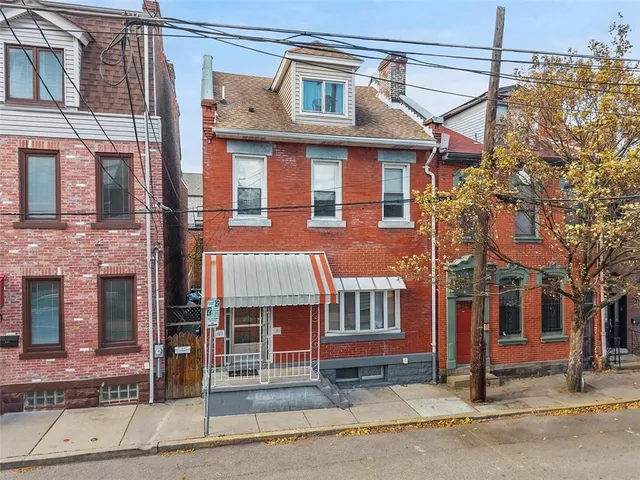 a view of a house with a yard and plants