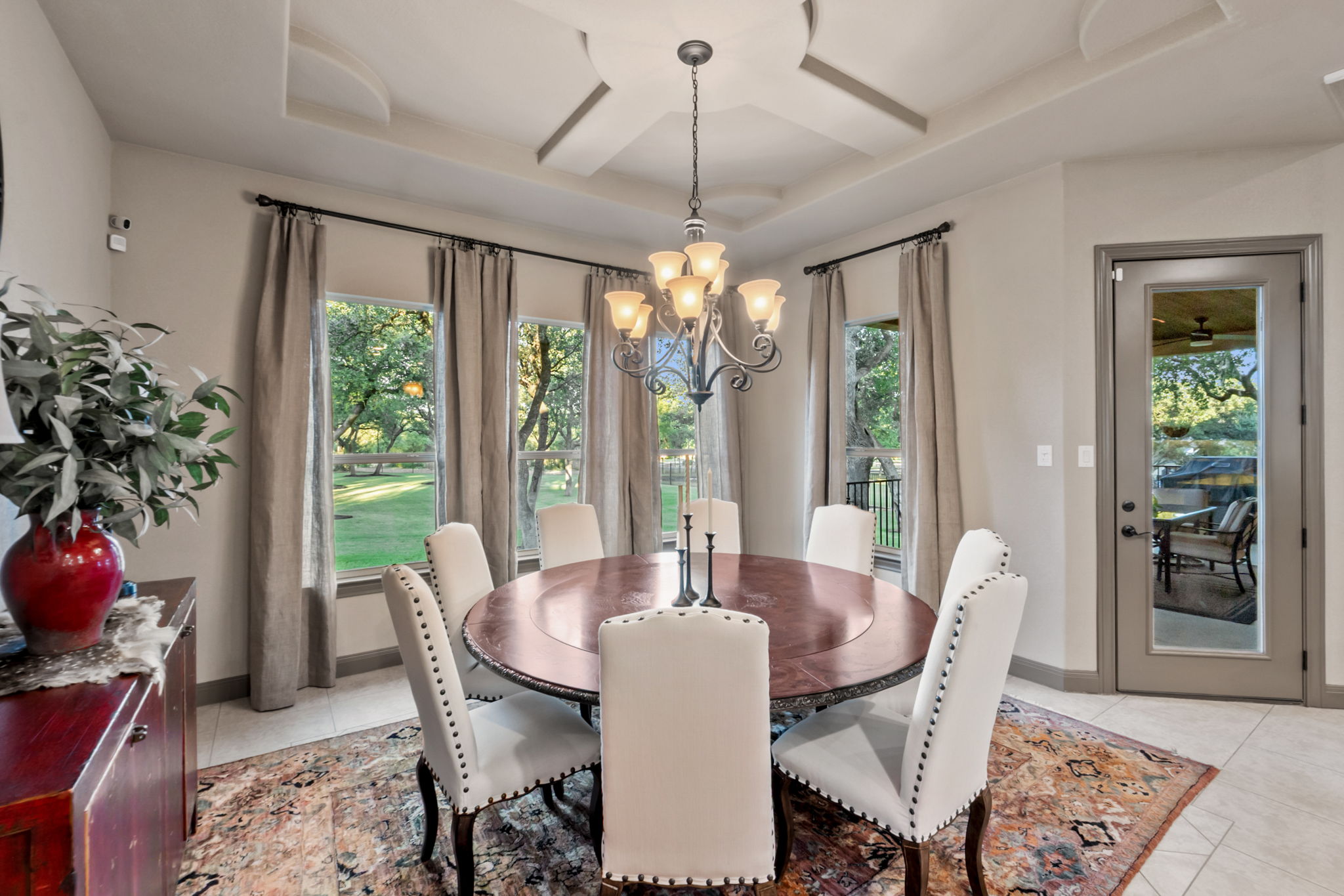 104 Vista Lane Georgetown, TX 78633 - Photo 9 of 36 Dining indoors or out, this home offers a truly exceptional experience.