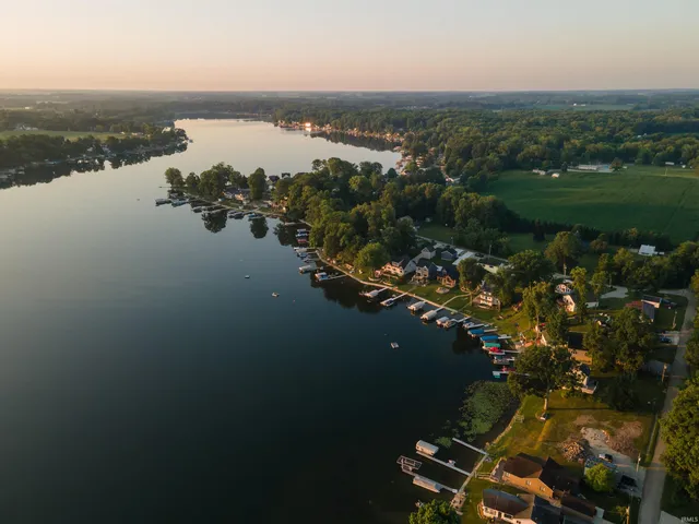 $349,995 | 5685 South 940 East, Wolcottville, IN 46795