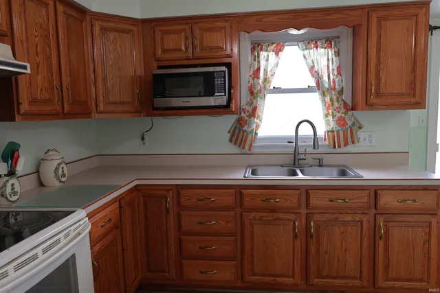 $269,900 | 12176 East 350th Street North, Loogootee, IN 47553