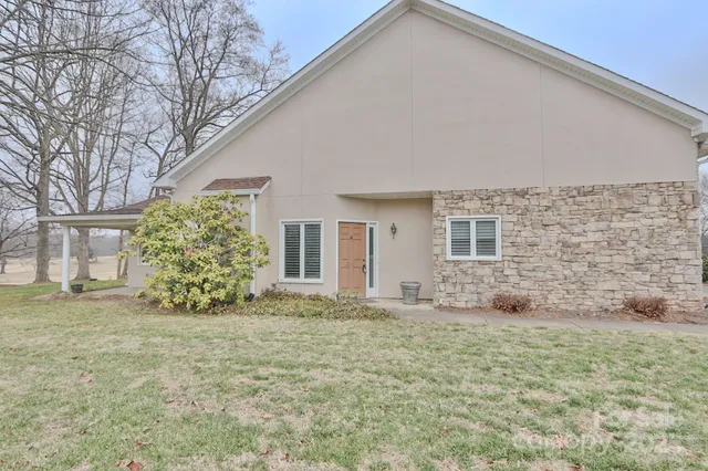 $279,900 | 2425 Country Club Road, Yadkinville, NC 27055