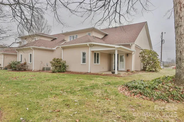 $279,900 | 2425 Country Club Road, Yadkinville, NC 27055