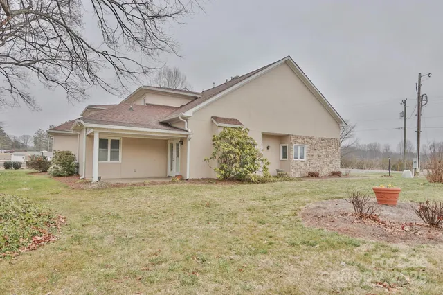 $279,900 | 2425 Country Club Road, Yadkinville, NC 27055